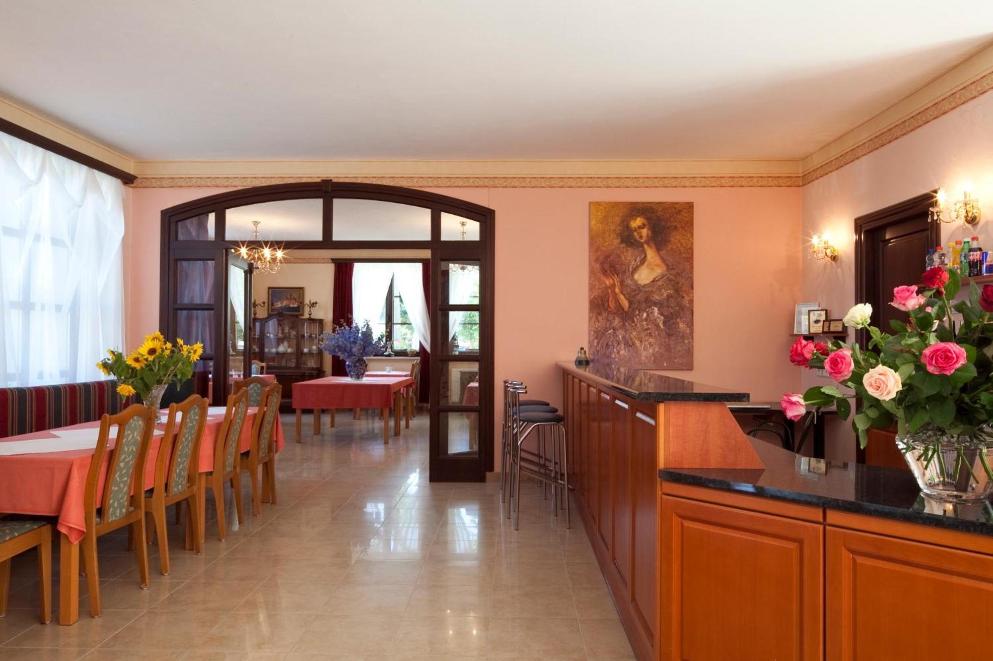 Hotel Wenus คาชิเมียร์ซ ดอลนี ภายนอก รูปภาพ