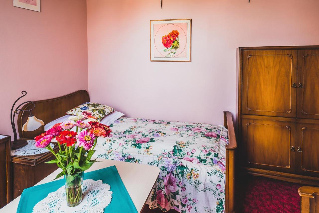 Hotel Wenus คาชิเมียร์ซ ดอลนี ภายนอก รูปภาพ
