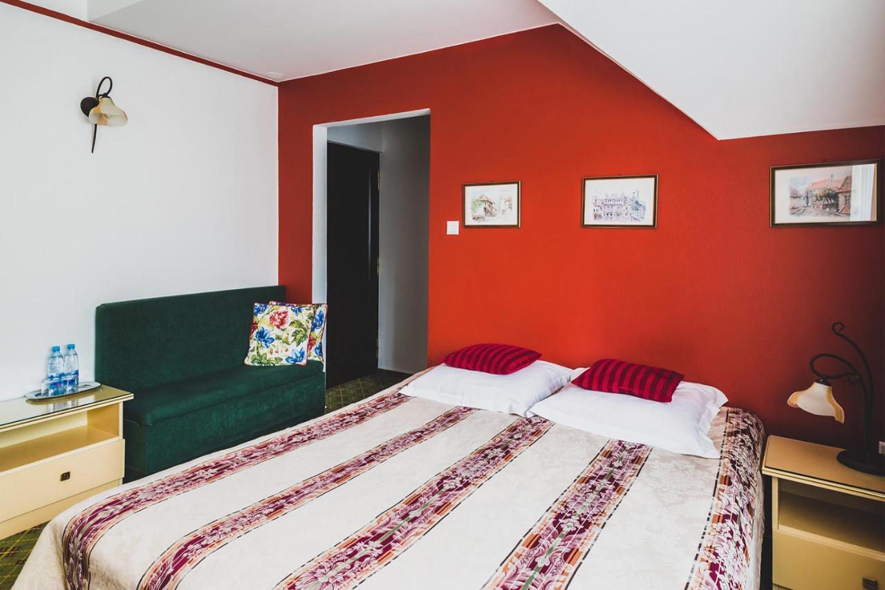 Hotel Wenus คาชิเมียร์ซ ดอลนี ภายนอก รูปภาพ
