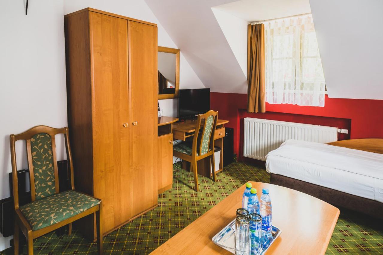 Hotel Wenus คาชิเมียร์ซ ดอลนี ภายนอก รูปภาพ
