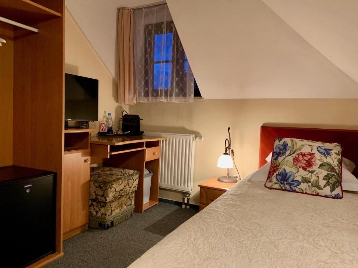 Hotel Wenus คาชิเมียร์ซ ดอลนี ภายนอก รูปภาพ